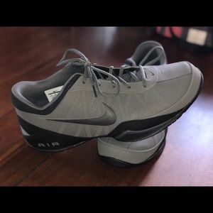 Nike Air Ring Leader Low Cut Basketball Shoe
